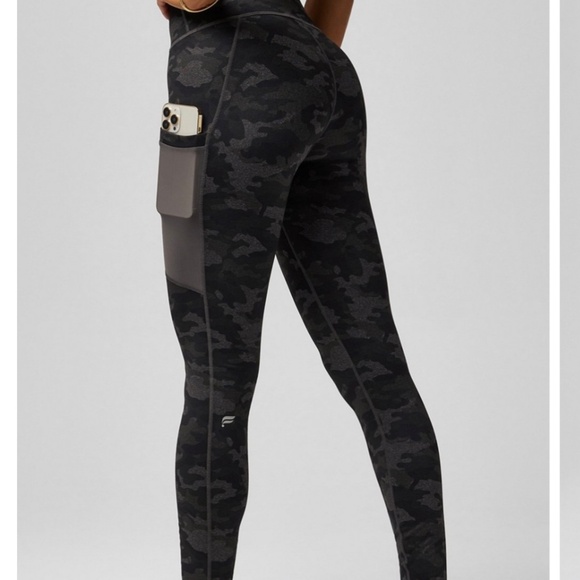 Fabletics Womens On-The-Go Powerhold High Waist Leggings Charcoal Camo Sz Medium - Picture 9 of 14